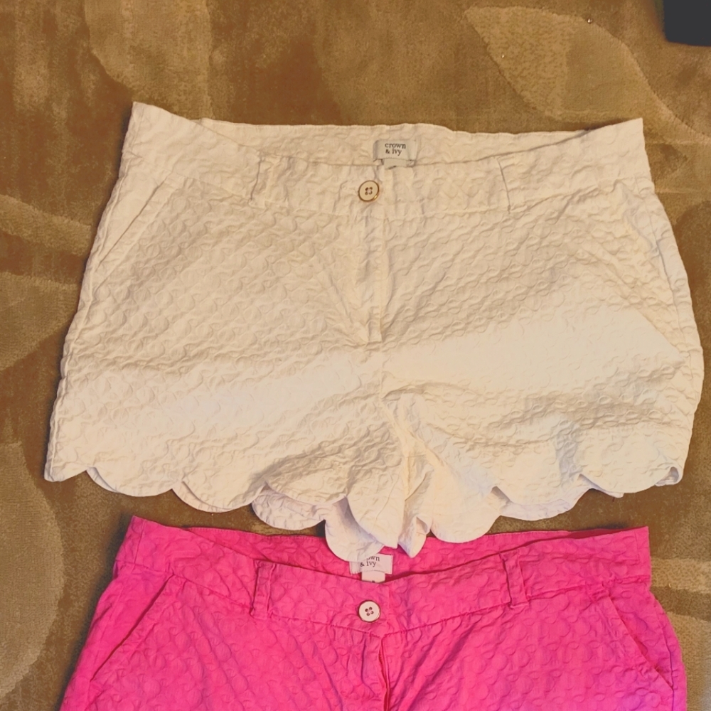 Crown and ivy scalloped shorts